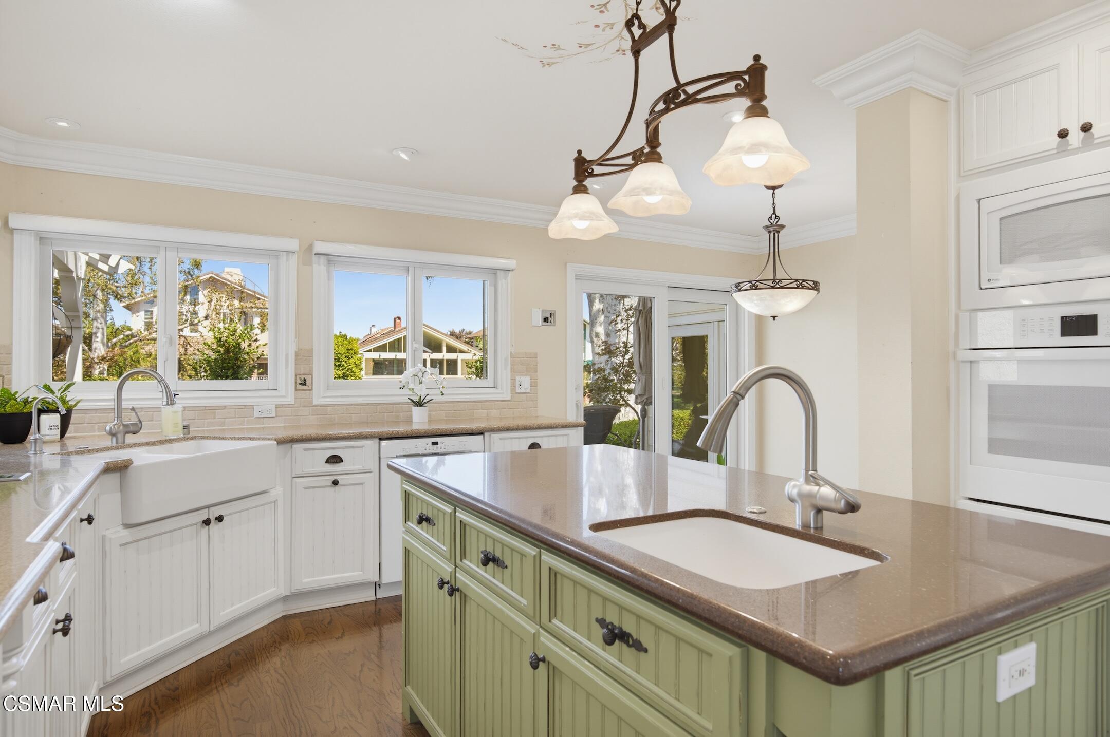 3927 Fairbreeze Circle