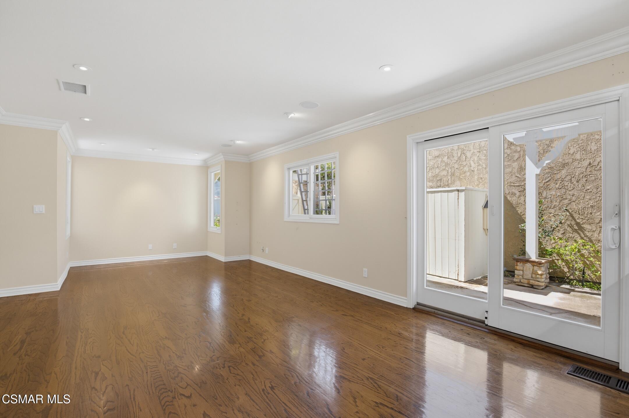 3927 Fairbreeze Circle