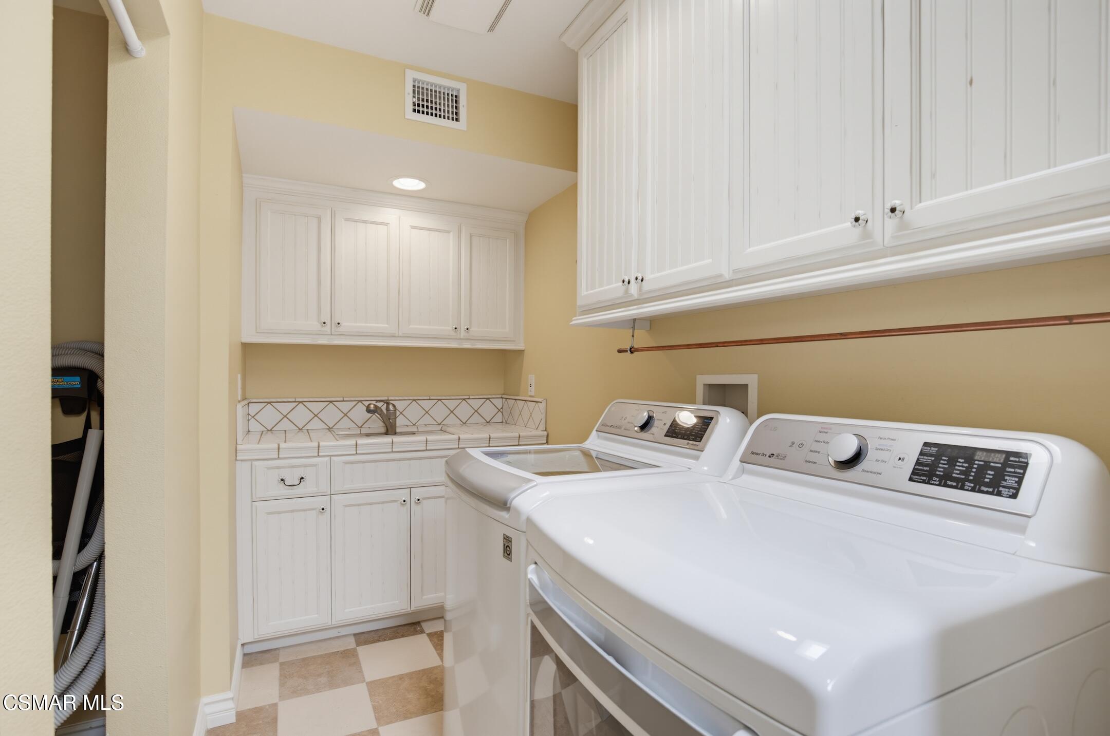 3927 Fairbreeze Circle
