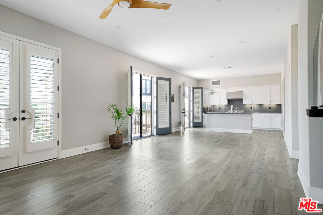 23500 PARK SORRENTO Unit: H31