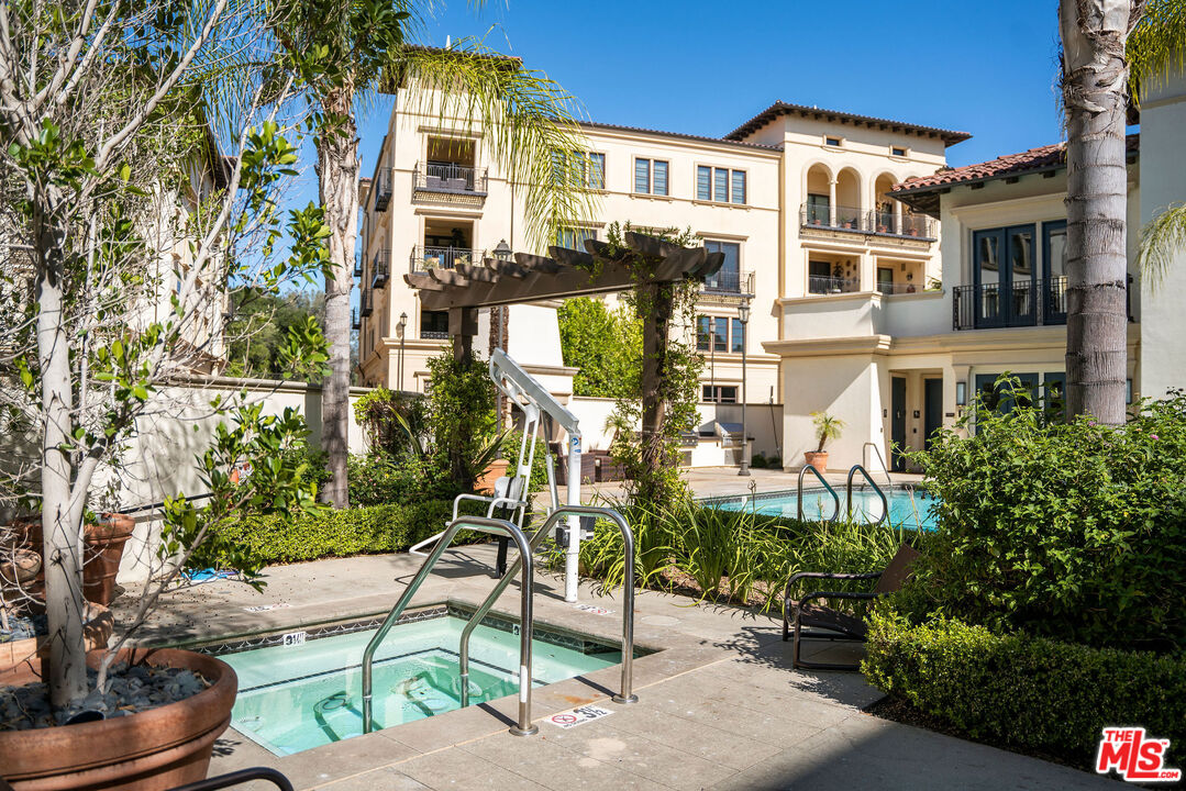 23500 PARK SORRENTO Unit: H31