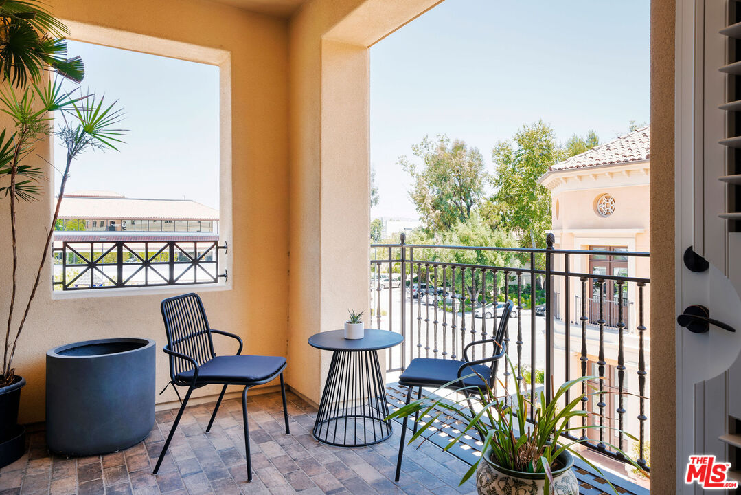 23500 PARK SORRENTO Unit: H31
