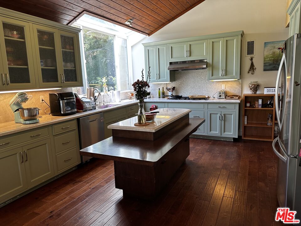 708 Thornhill Rd
