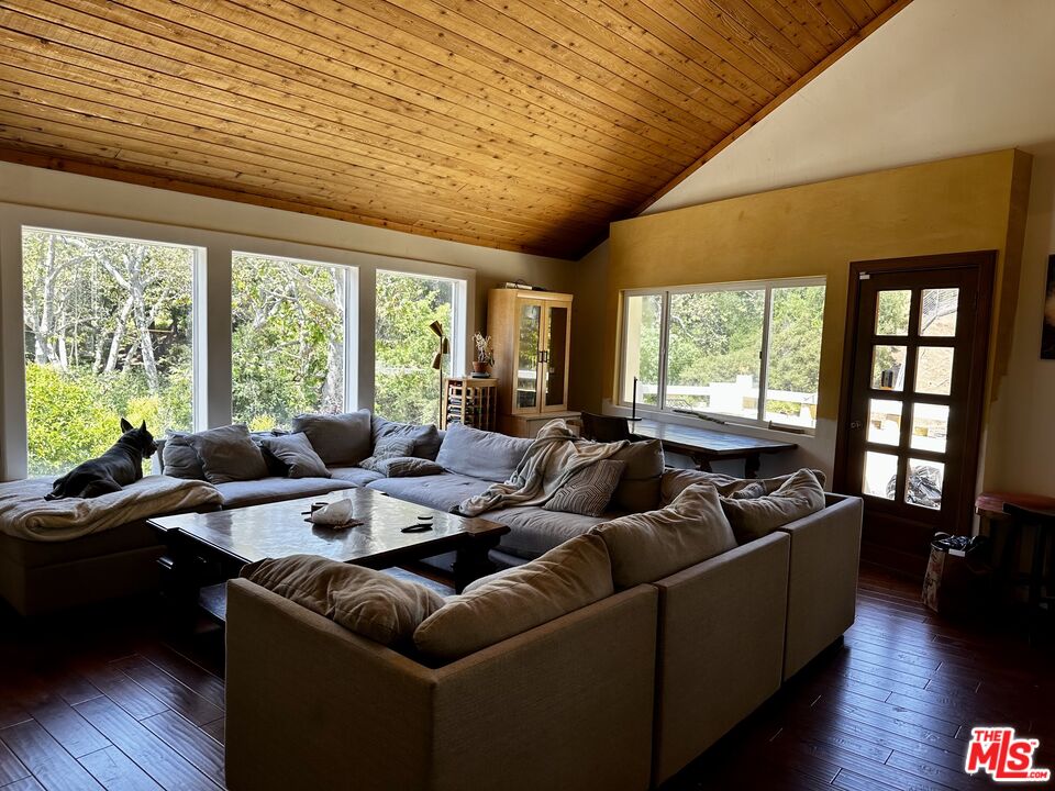 708 Thornhill Rd