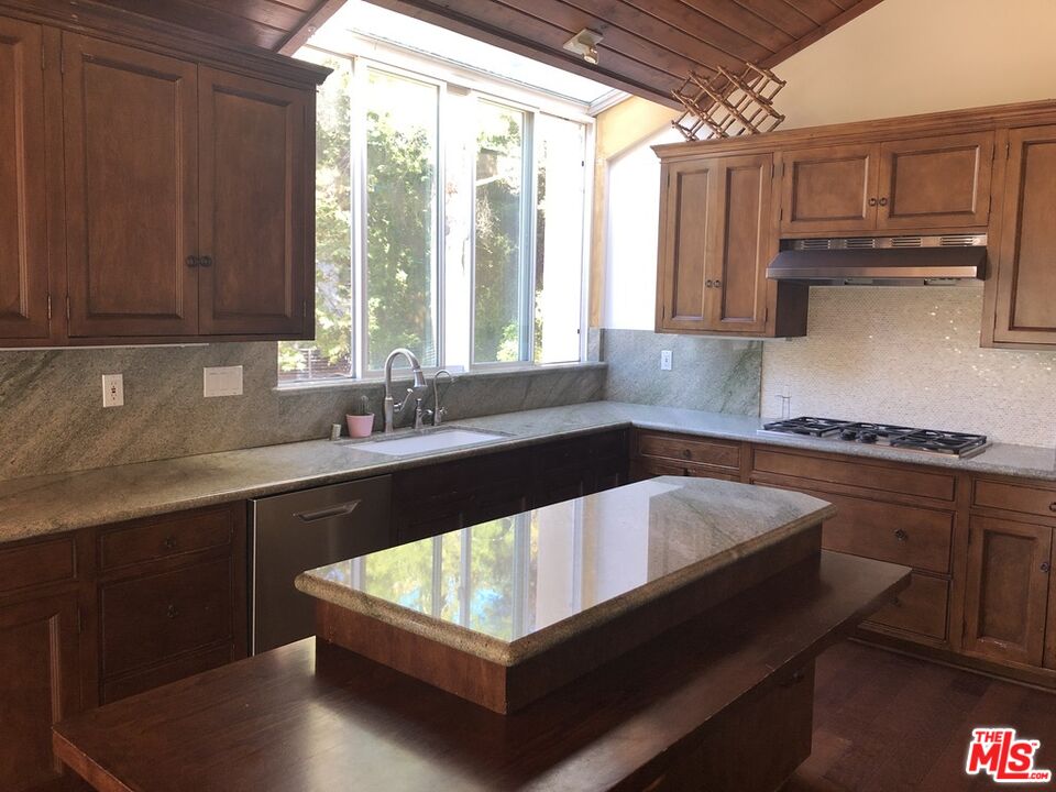 708 Thornhill Rd