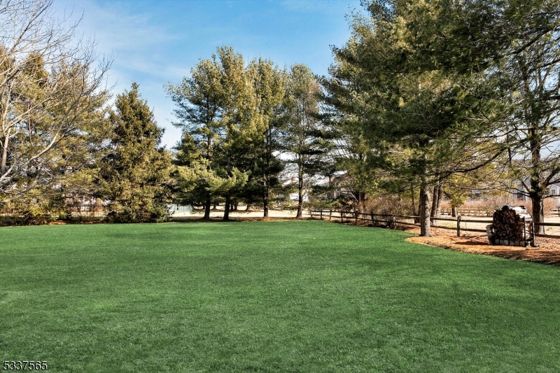 70 Springhouse Ln