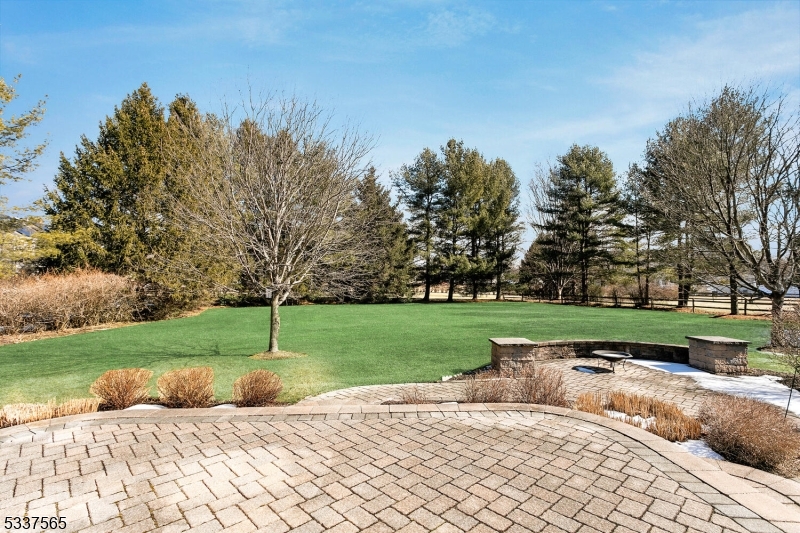 70 Springhouse Ln