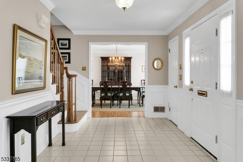 70 Springhouse Ln
