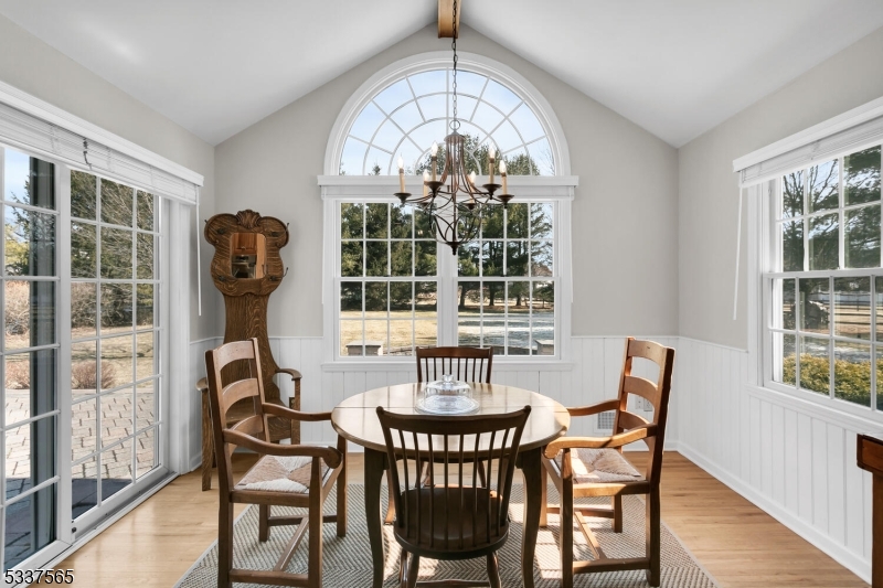 70 Springhouse Ln