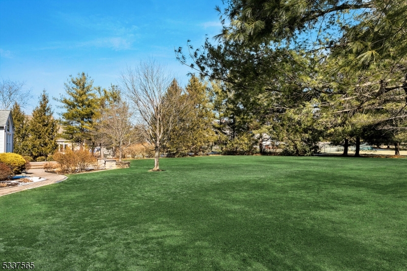 70 Springhouse Ln