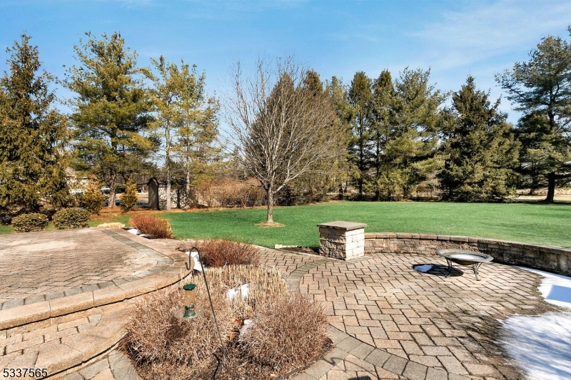 70 Springhouse Ln