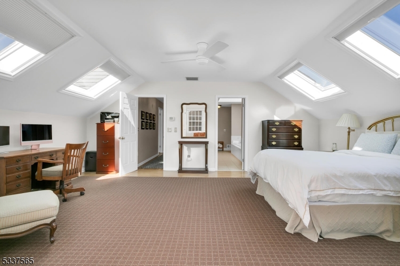 70 Springhouse Ln
