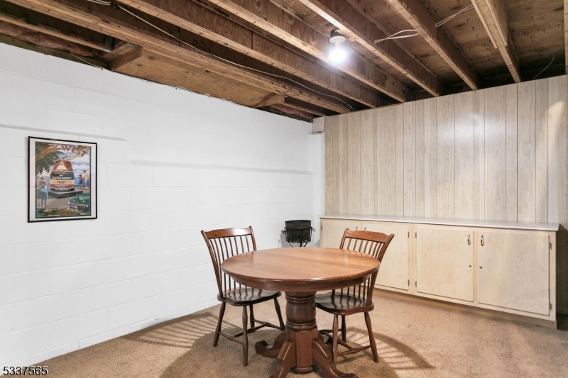 70 Springhouse Ln