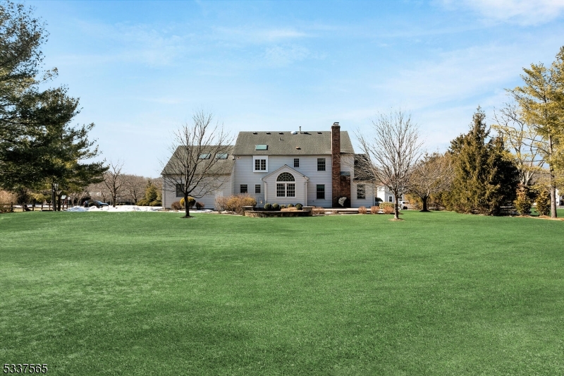 70 Springhouse Ln