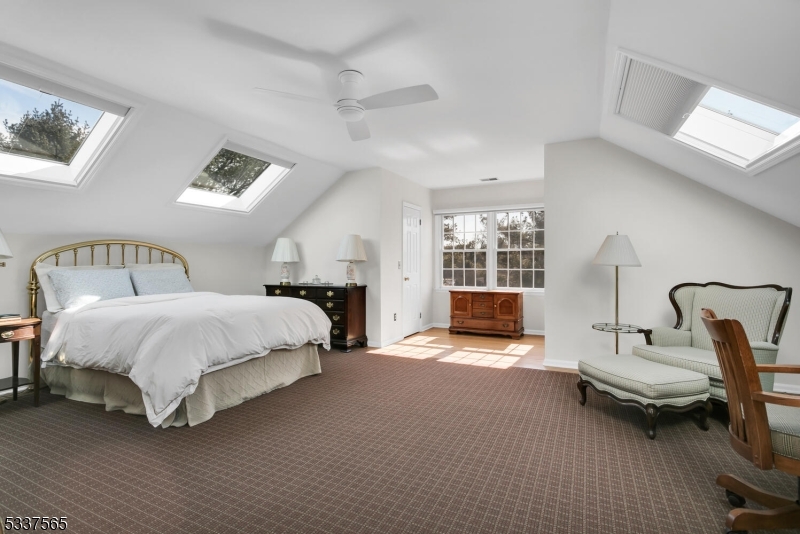 70 Springhouse Ln