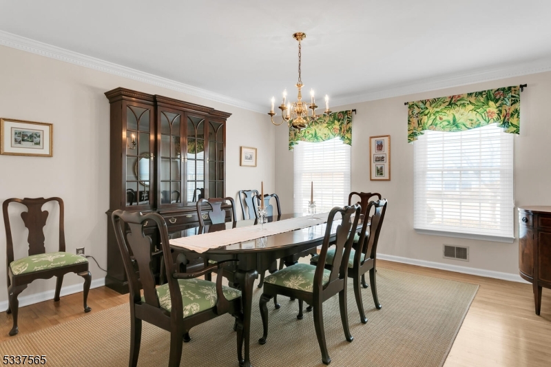 70 Springhouse Ln