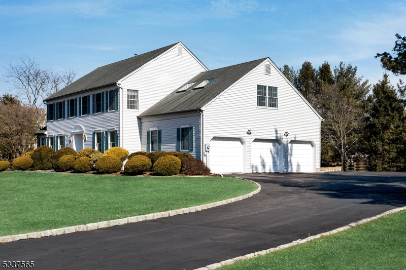 70 Springhouse Ln