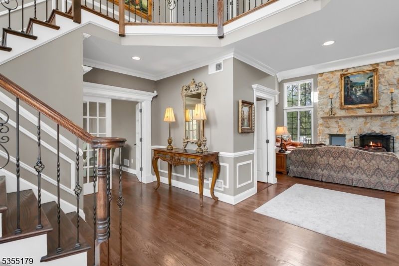 10 Wolf Ln
