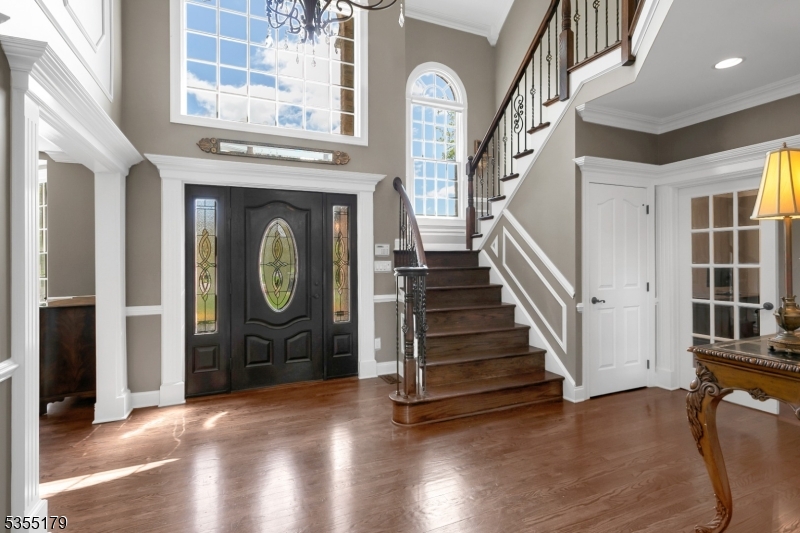10 Wolf Ln