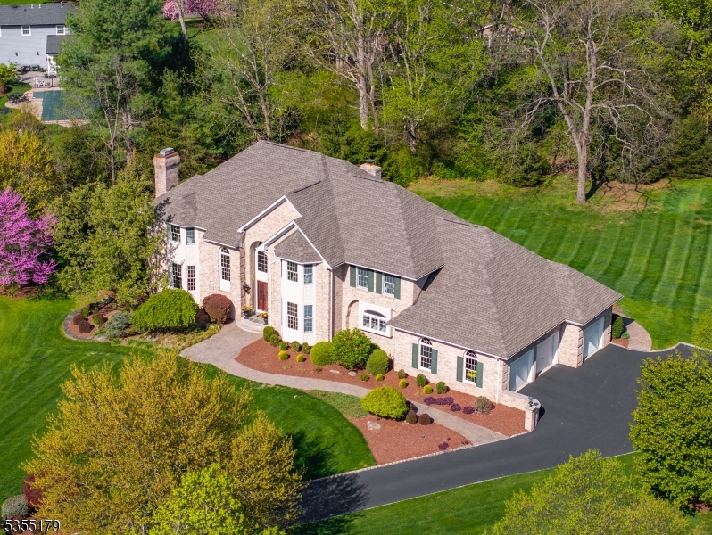 10 Wolf Ln