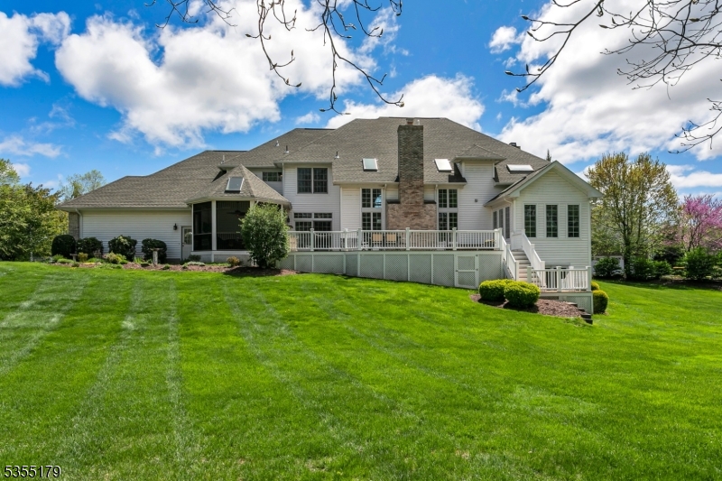 10 Wolf Ln