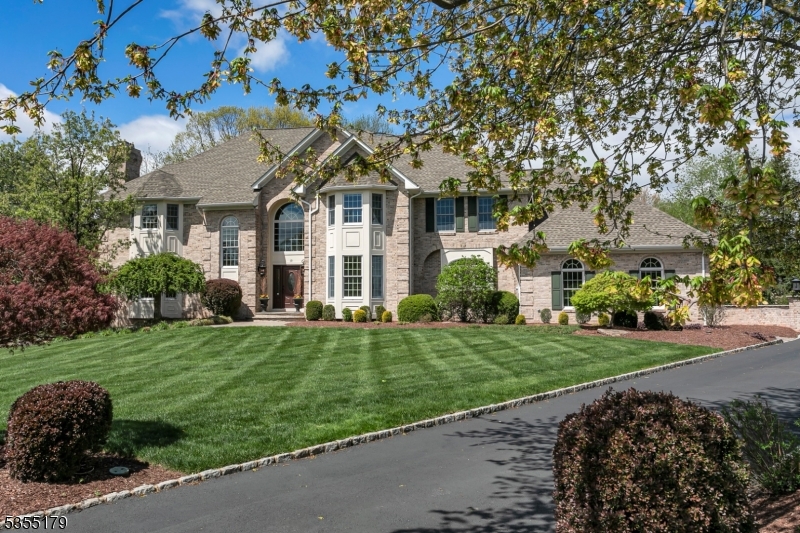 10 Wolf Ln
