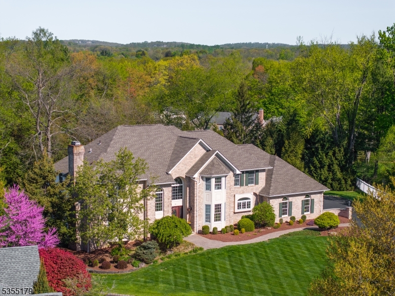 10 Wolf Ln