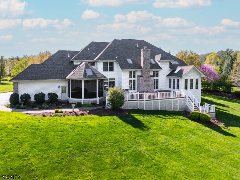 10 Wolf Ln