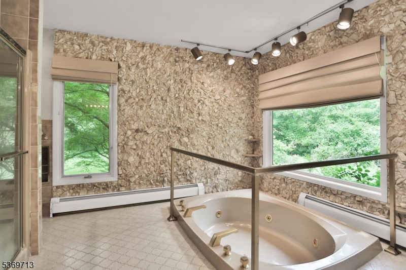 15 Long Hill Rd
