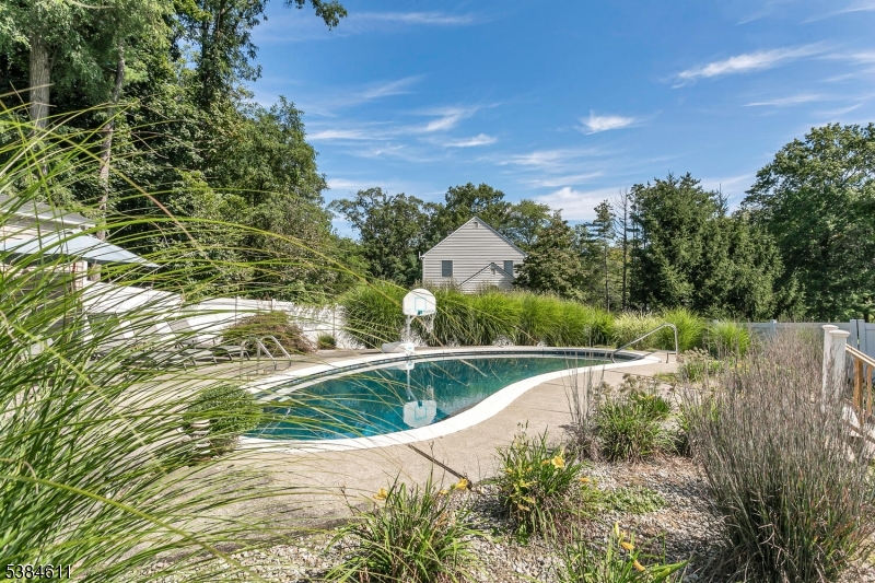 28 Franklin Dr