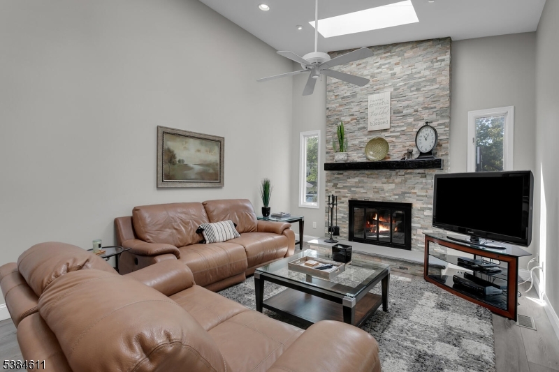 28 Franklin Dr