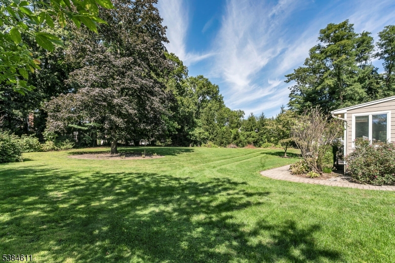28 Franklin Dr