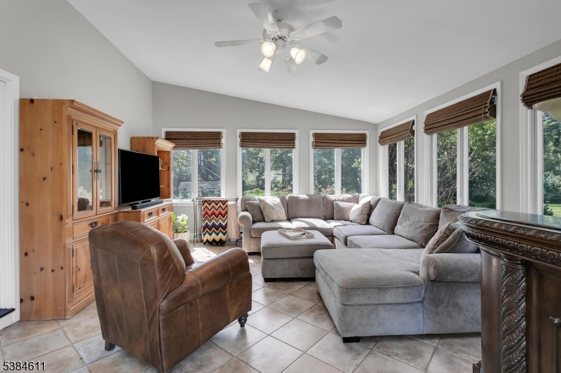 28 Franklin Dr