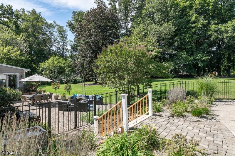 28 Franklin Dr