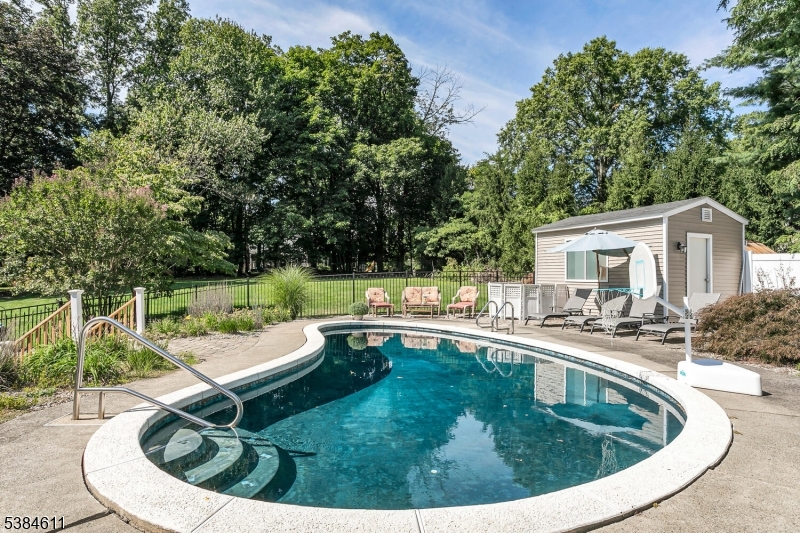 28 Franklin Dr