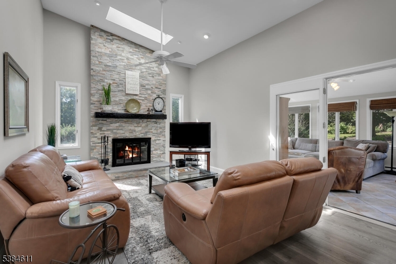 28 Franklin Dr