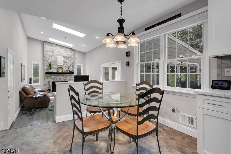28 Franklin Dr