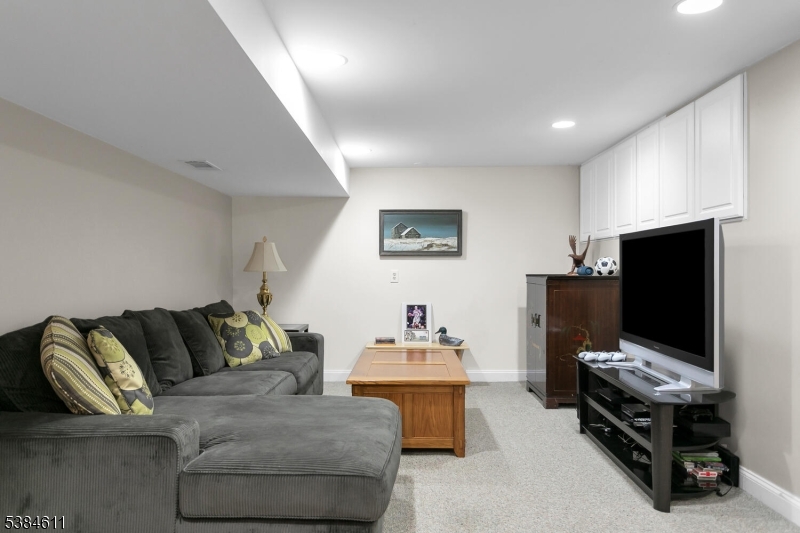 28 Franklin Dr