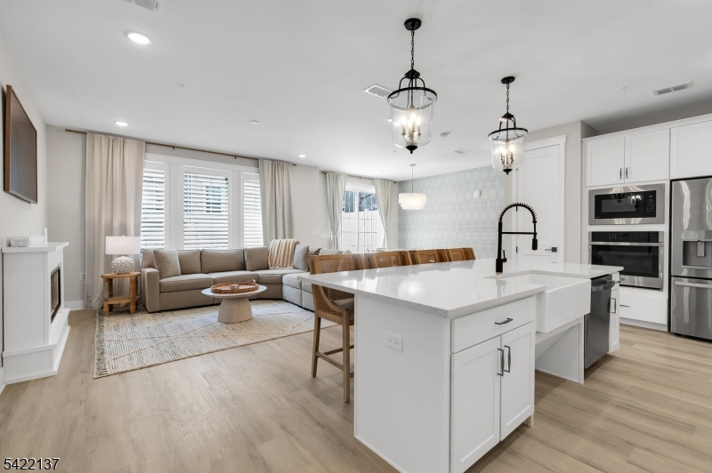 103 Honeysuckle Ln 815