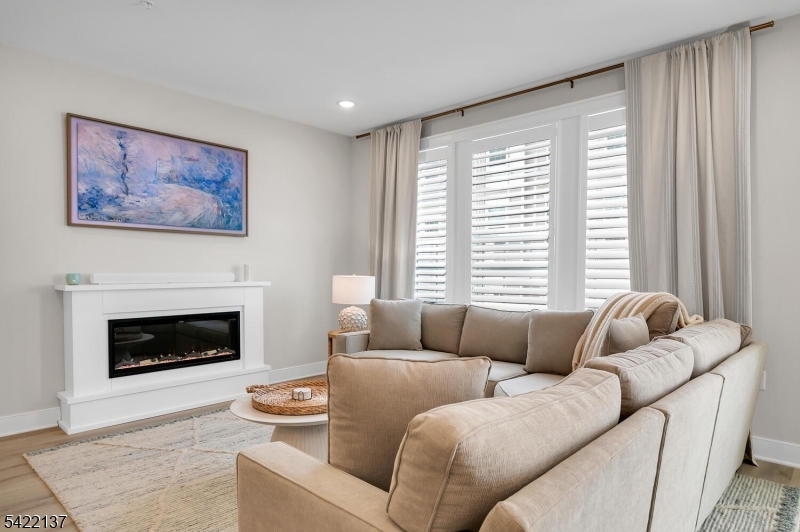 103 Honeysuckle Ln 815