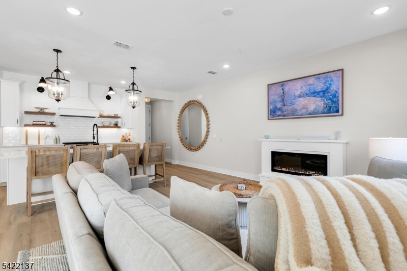 103 Honeysuckle Ln 815