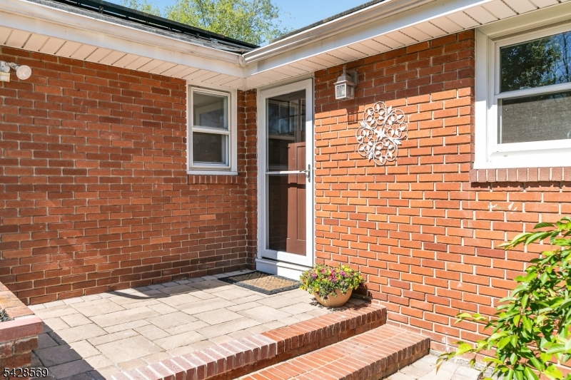 492 King George Rd