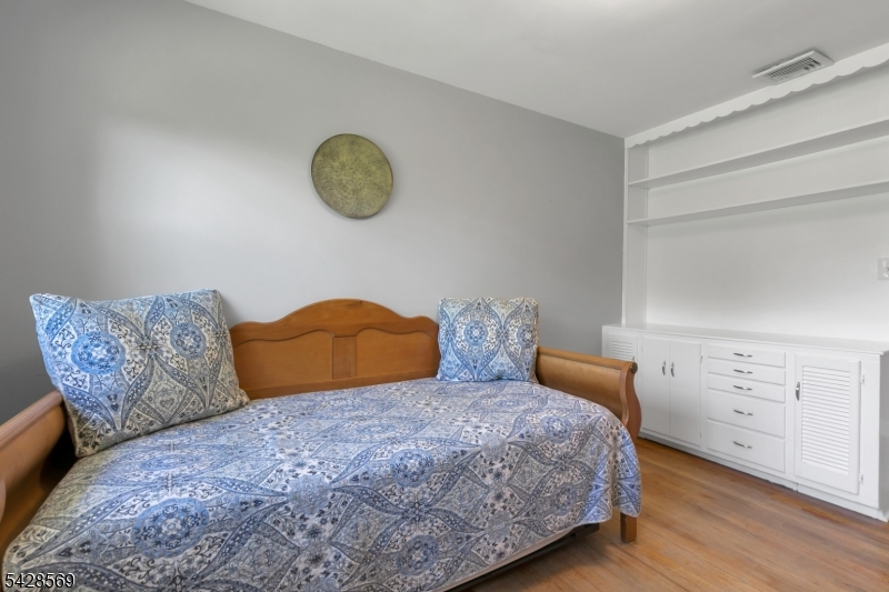 492 King George Rd