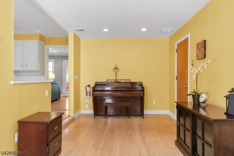 492 King George Rd