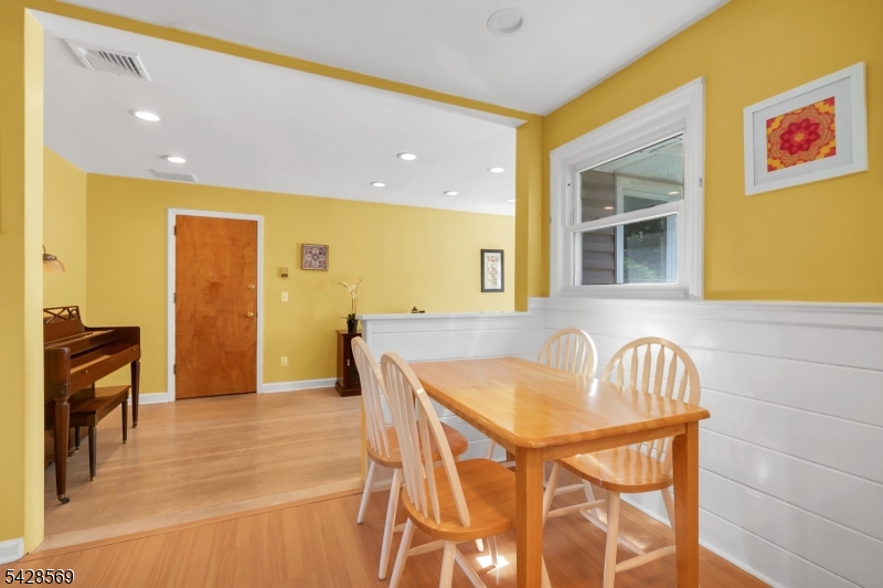 492 King George Rd