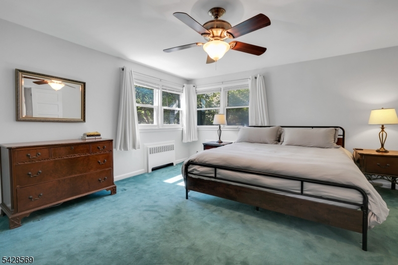 492 King George Rd