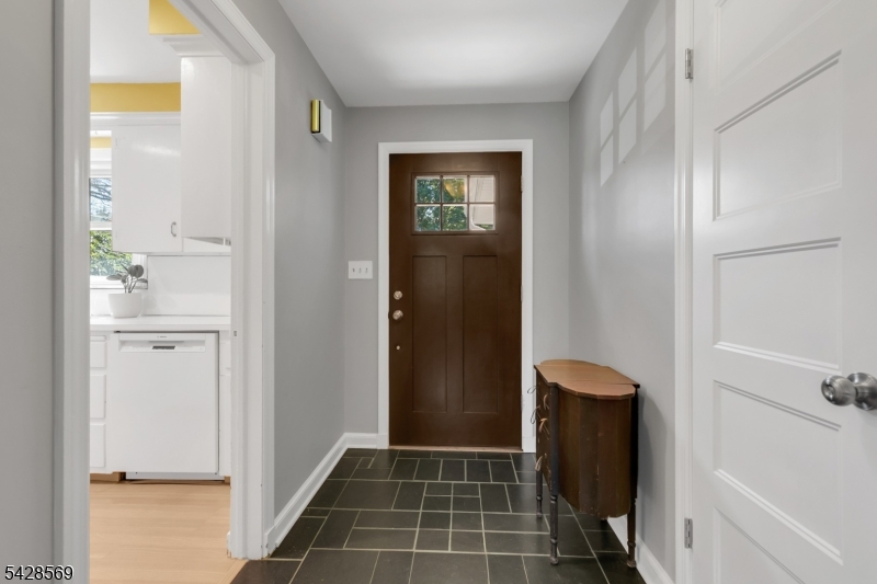 492 King George Rd