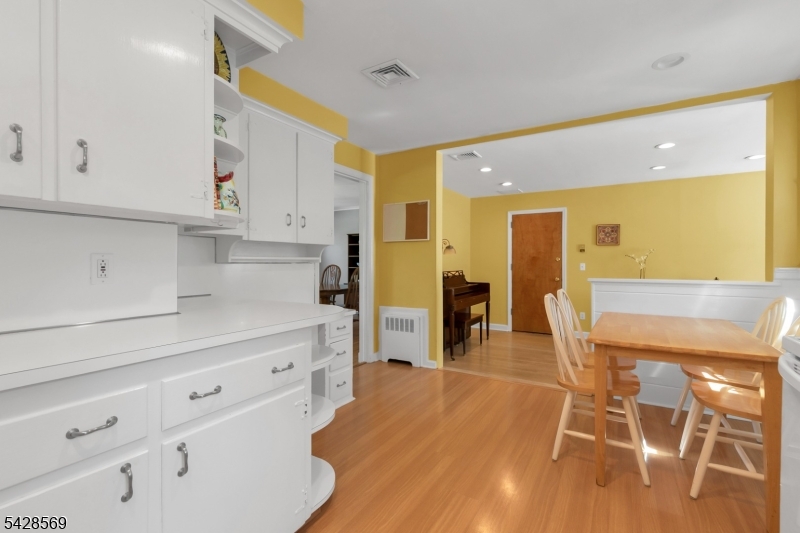 492 King George Rd