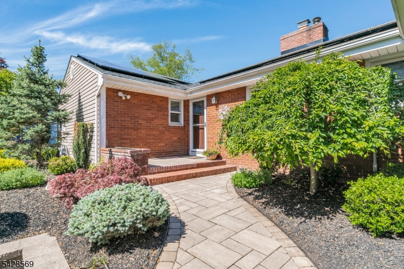 492 King George Rd