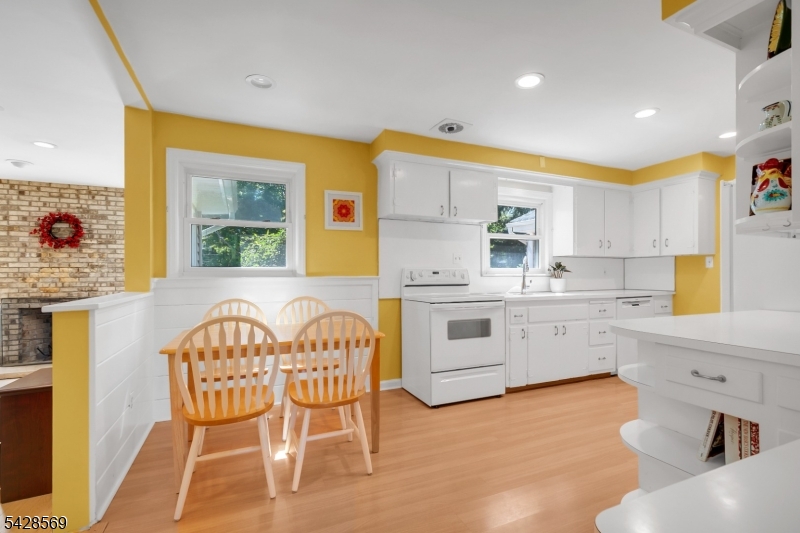 492 King George Rd